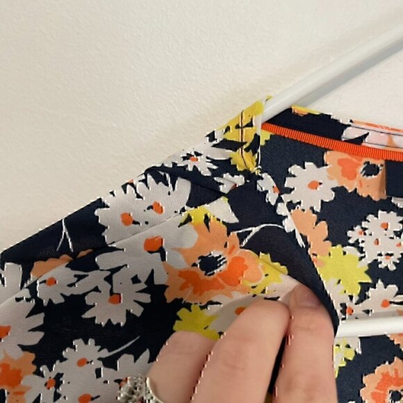 JONES NEW YORK Plus Size Tie Front V-Neck Blouse Navy Blue White Multi Floral 2X - Picture 11 of 13